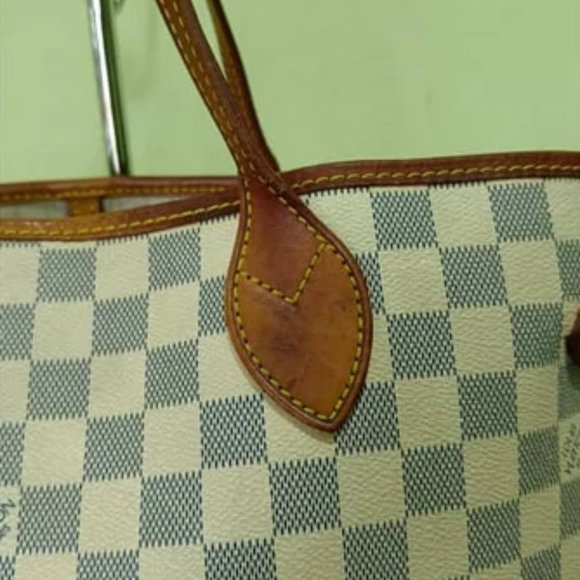 Authentic Louis Vuitton Damier Azur Neverfull - Picture 5 of 11